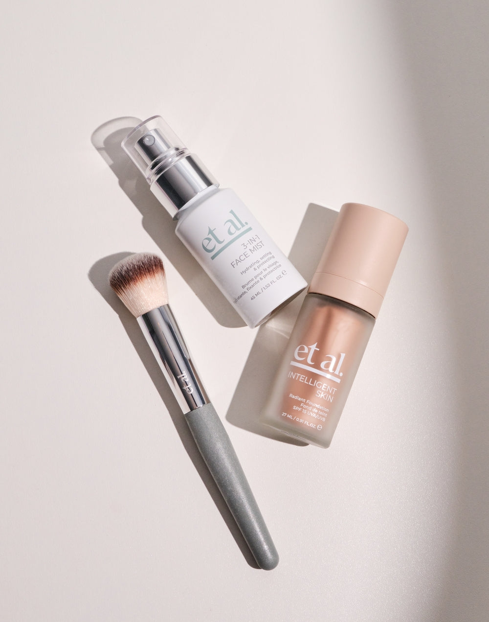 et al. Radiant Foundation Makeup Kit